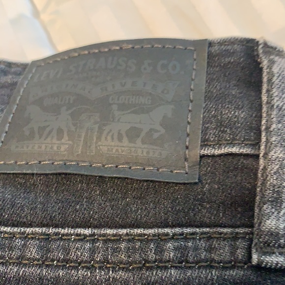Levi’s - Picture 3 of 5